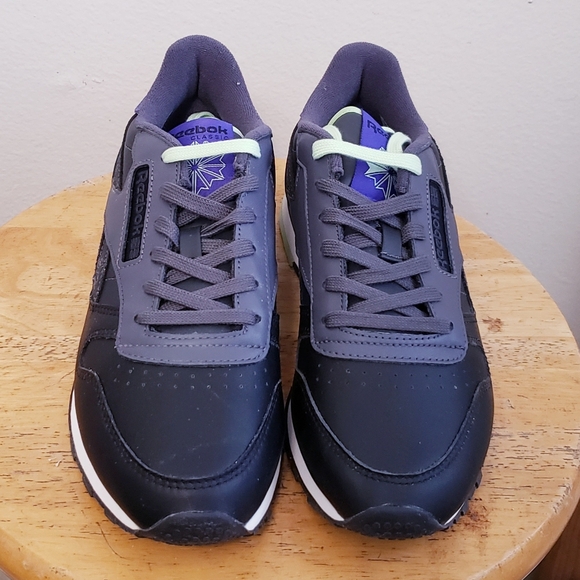 Reebok Womans Classic Suede & Leather Dark Grey Athletic Sneakers - Picture 2 of 6